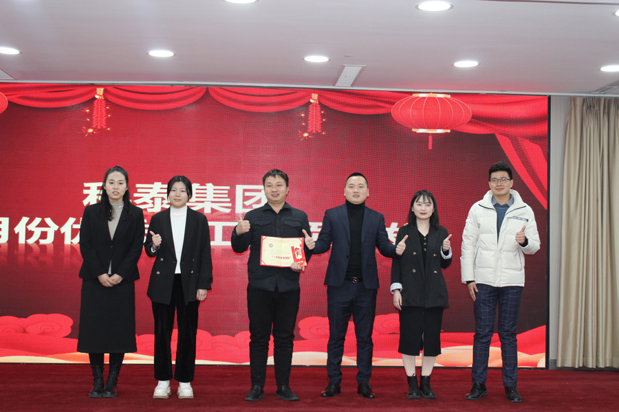 1月份月度優(yōu)秀團隊 與總裁合影留念